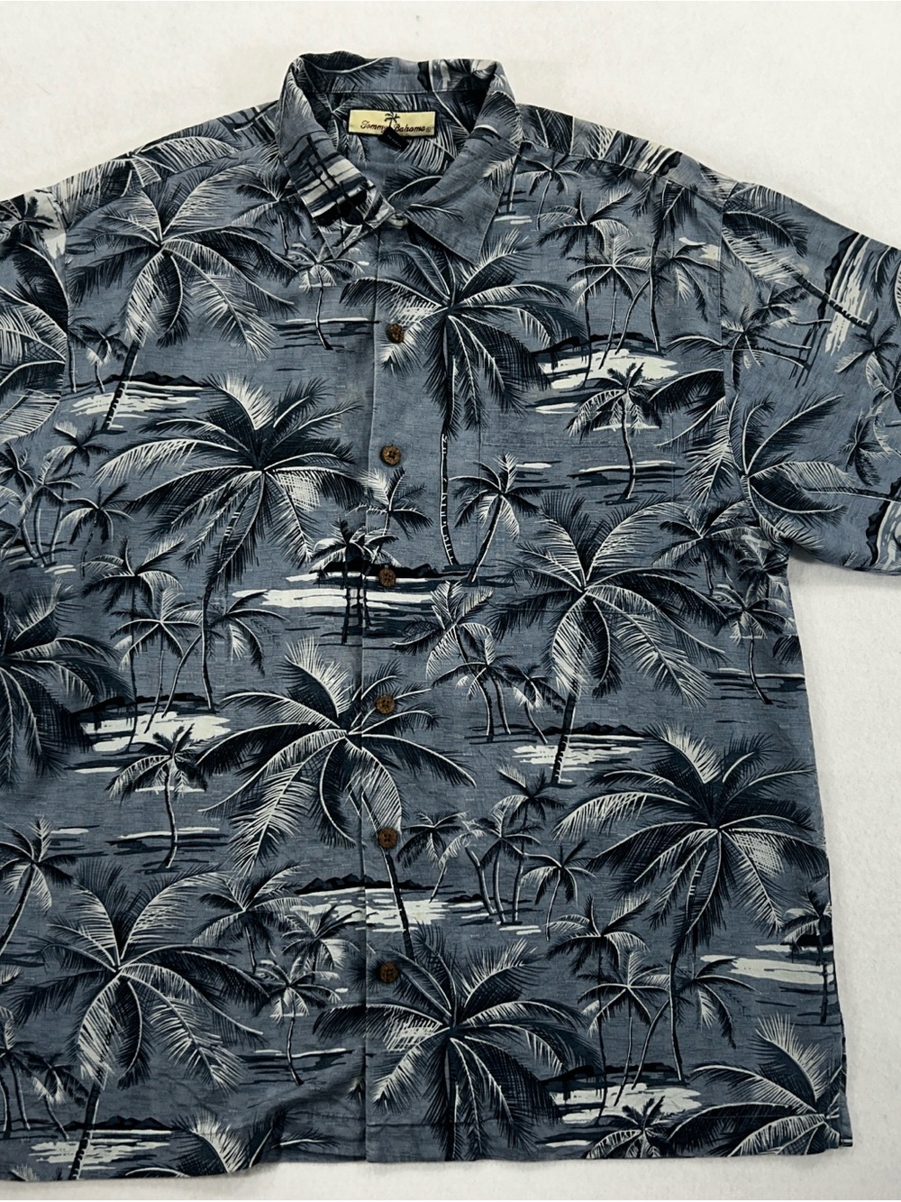 Tommy Bahama Men's M 100% Silk Hawaiian Shirt Blue Palm Tree Tropical Aloha